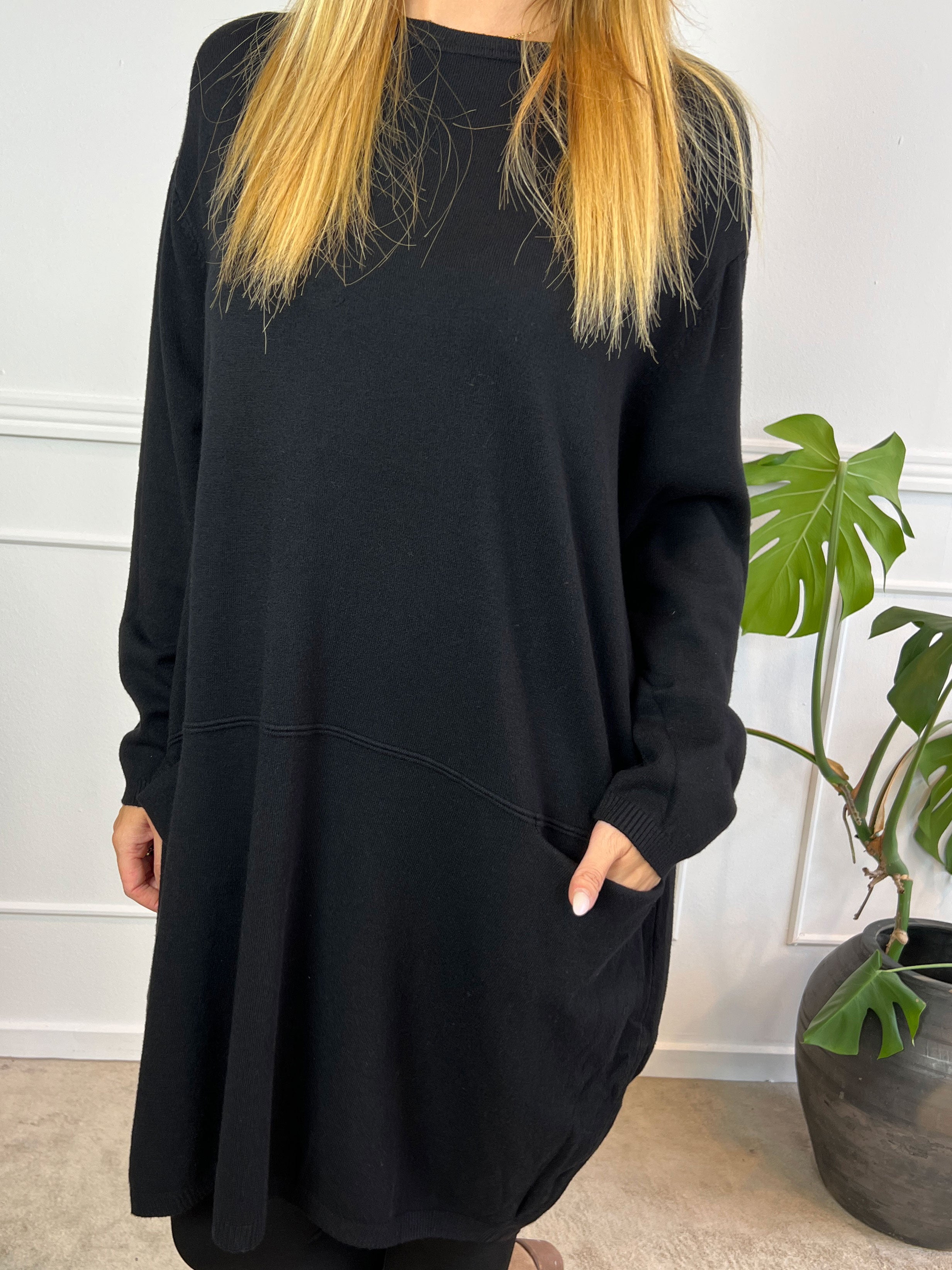 Vera - Enfärgad klänning med fickor